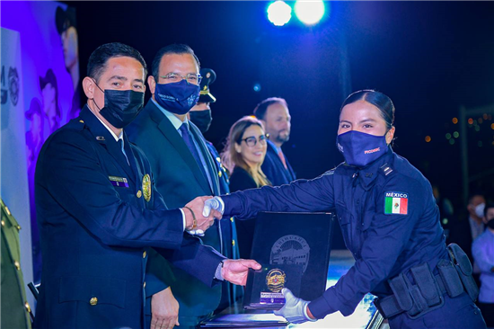 El alcalde Marco Bonilla tomó protesta a la primera generación de ...
